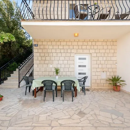 Daire Apartmants Ujevic *